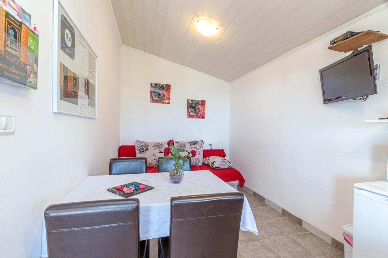 Apartments Sveti Leonard Oprtalj المظهر الخارجي الصورة